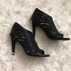 LC Lauren Conrad black cutout heels size 7
